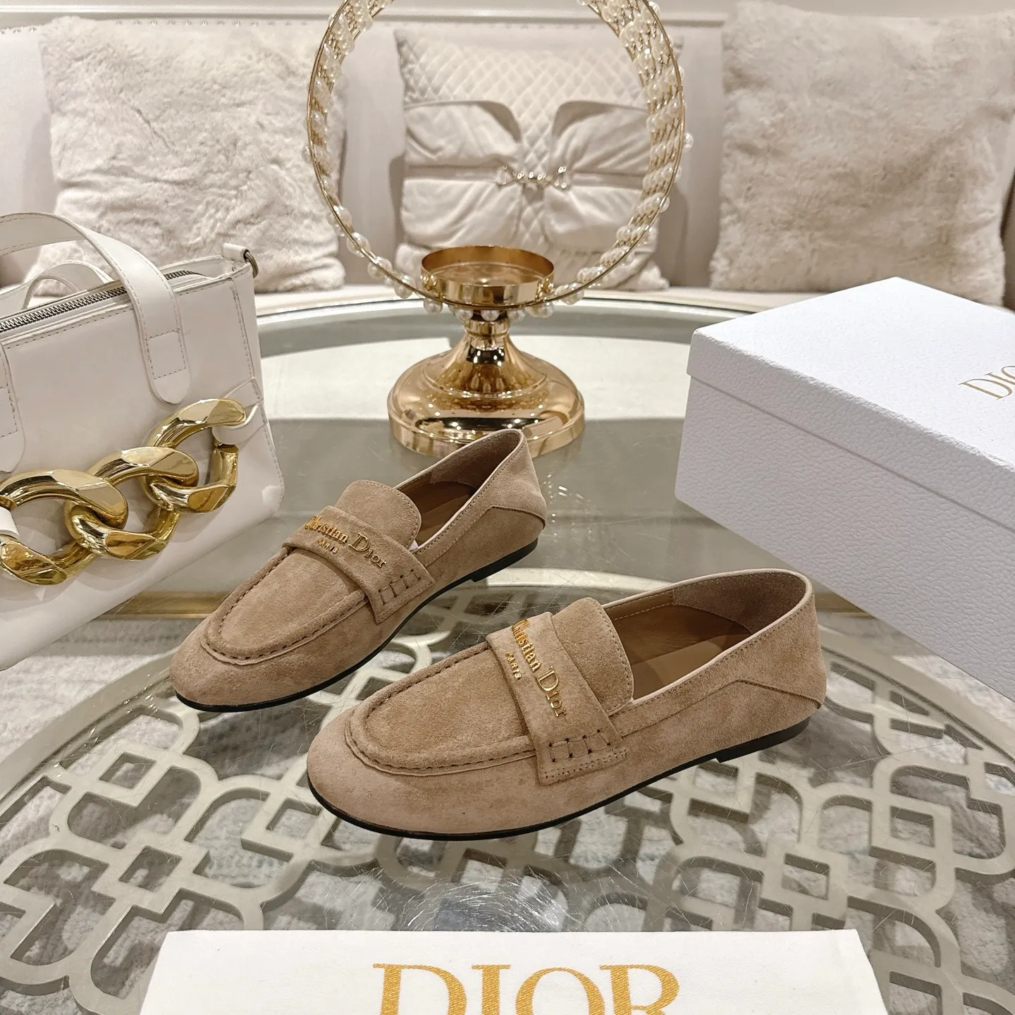 👟👟Ex-factory price 640👟👟 🍸 Dior Dior | 2025 ˢˢD Home 2025 Spring and Summer New Products The latest popular slip-on letter buckle loafers series〰 Original purchase, development and production👍🏻This Dior loafer is carefully made of black glossy cow leather, and the front letter plate is decorated with golden tone Christian Dior Paris logo. Paired with a leather-injected outsole, it adds classic style to any casual look. Upper: original cowhide/cow suede, lining: cowhide, outsole: injection molded leather outsole imported from Italy, heel height: 1cm, size: 35-42 (customized at 40.41.42)